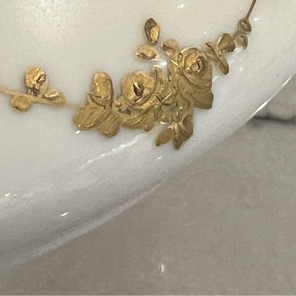 Vintage Porcelain Small Lidded Tureen with Handles - Picture 13 of 16